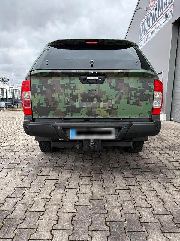 Gebraucht Nissan Navara Tekna 190 PS (139 kW) 2016 Schwarz Pickup