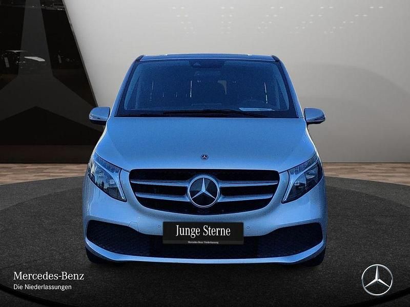 Gebraucht Mercedes V220 Edition 163 PS (119 kW) 2023 Silber Van / Kleinbus