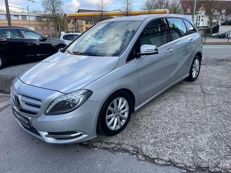 Gebraucht Mercedes B180 109 PS (80 kW) 2013 Silber Kleinwagen