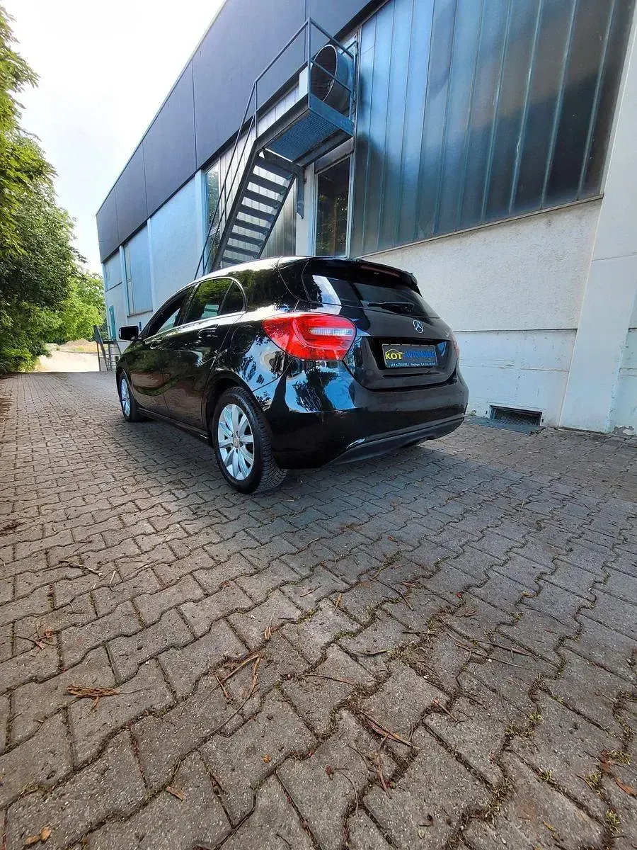 Gebraucht Mercedes A180 Style 122 PS (89 kW) 2015 Schwarz Kleinwagen