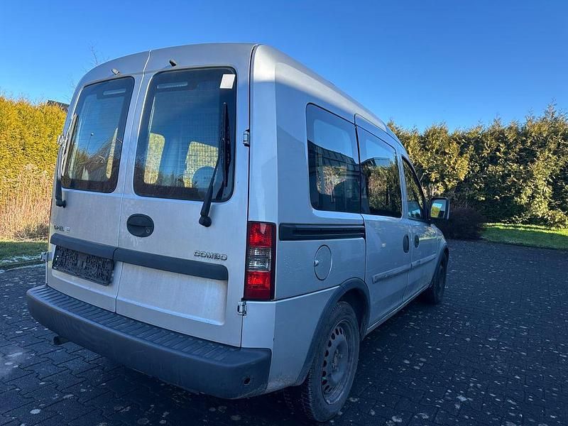 Second-hand Opel Combo 87 CP (63 kW) 2003 Argintiu Monovolum