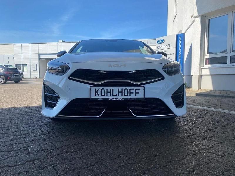 Gebraucht Kia Ceed GT GT-Line 160 PS (117 kW) 2023 Weiß Limousine