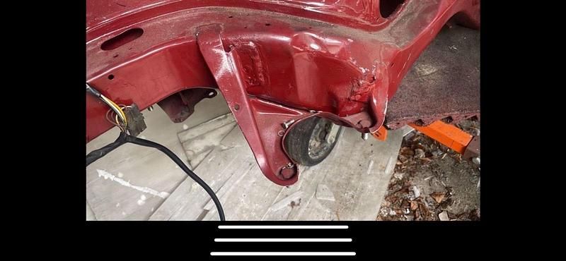 Second-hand Audi 80 90 CP (66 kW) 1983 Roșu Berlinǎ