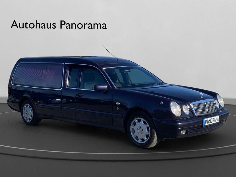 Gebraucht Mercedes E290 Classic 129 PS (94 kW) 1997 Violet Kombi