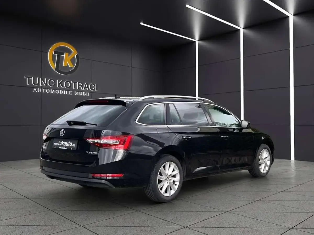 Gebraucht Skoda Superb Style 150 PS (110 kW) 2017 Schwarzmagic perleffekt Kombi
