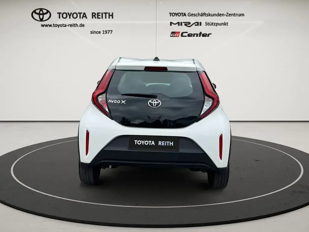 Gebraucht Toyota Aygo X Basis 72 PS (52 kW) 2022 Schneeweiß SUV