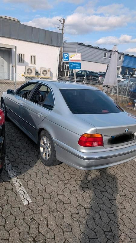 Gebraucht BMW 523 170 PS (125 kW) 1998 Silber Limousine