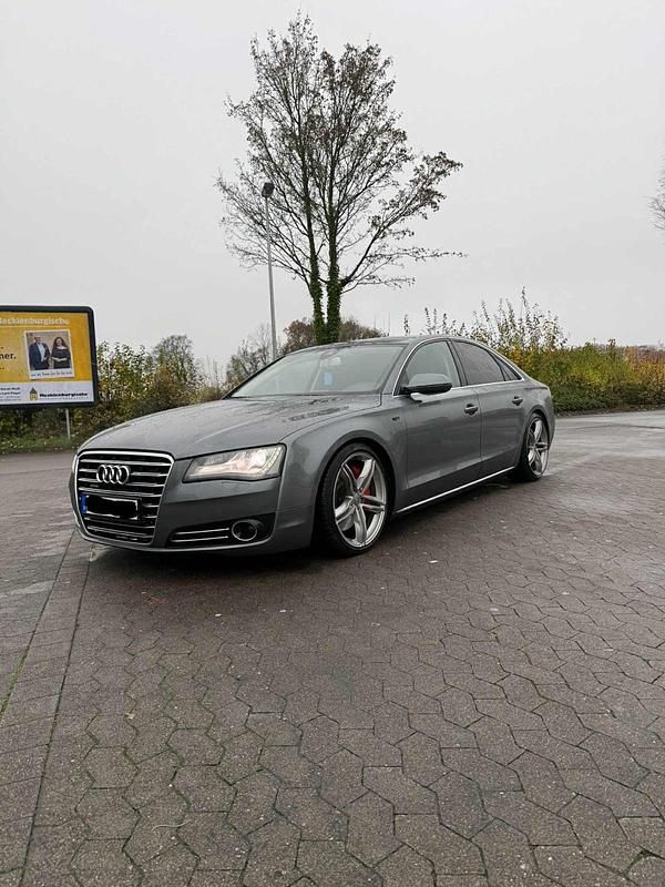 Grau Gebraucht 2011 Audi A8 Limousine | 10.699 € (Superpreis) - Bild 1/4