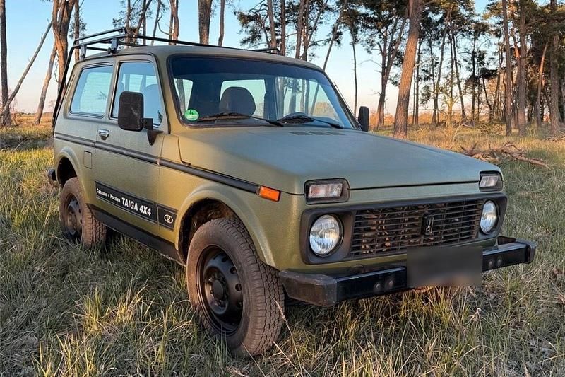 Second-hand Lada niva 86 CP (63 kW) 2002 Verde SUV