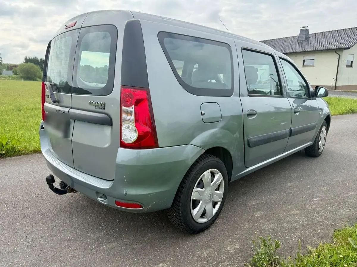 Gebraucht Dacia Logan MCV Ambiance 87 PS (63 kW) 2010 Blau Limousine