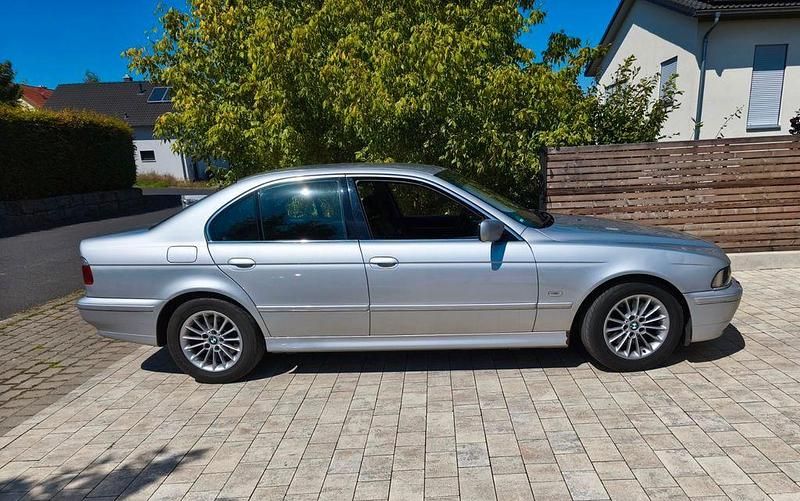 Silber Gebraucht 2002 BMW 530 Exclusive Limousine | 4.500 € (Fairer Preis) - Bild 1/4
