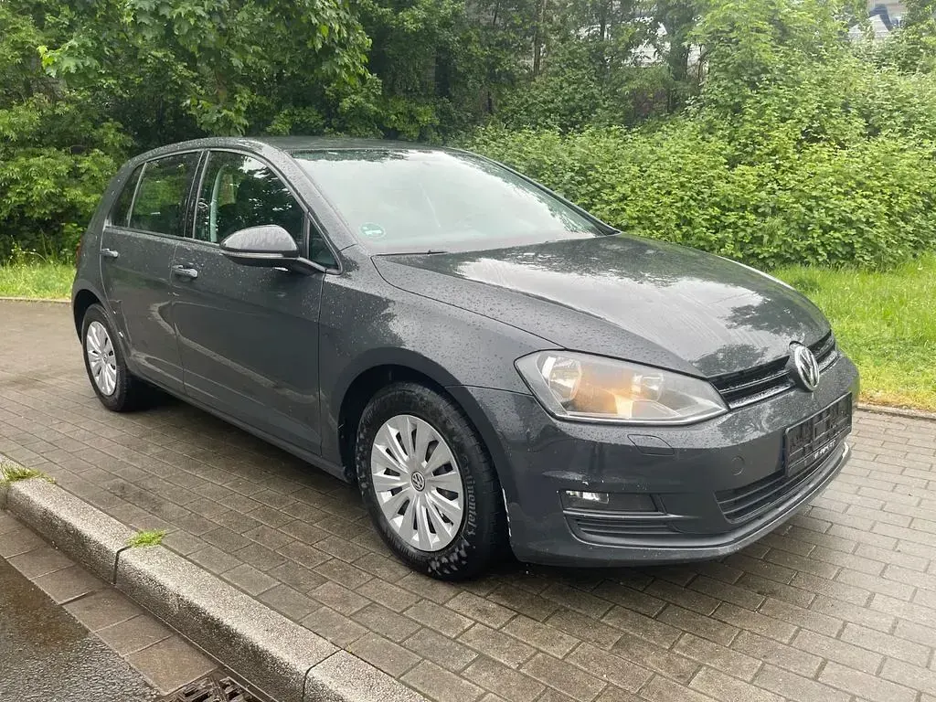 Second-hand VW Golf VII Trendline 105 CP (77 kW) 2014 Gri Berlinǎ