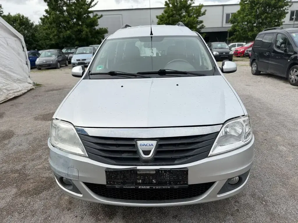Używany Dacia Logan 84 KM (61 kW) 2011 Srebrny Sedan/Limuzyna