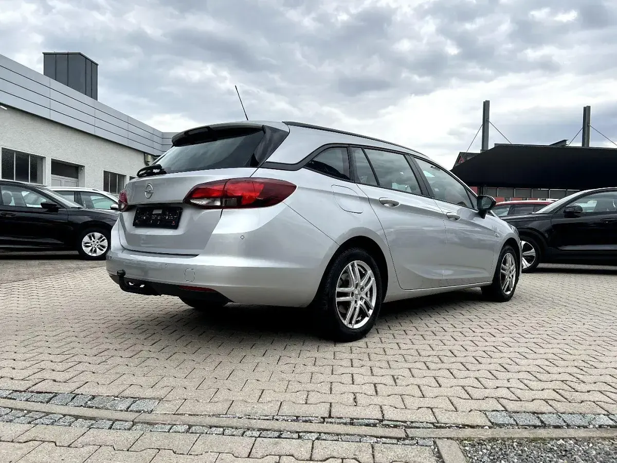 Używany Opel Astra Edition 110 KM (80 kW) 2021 Srebrny Kombi