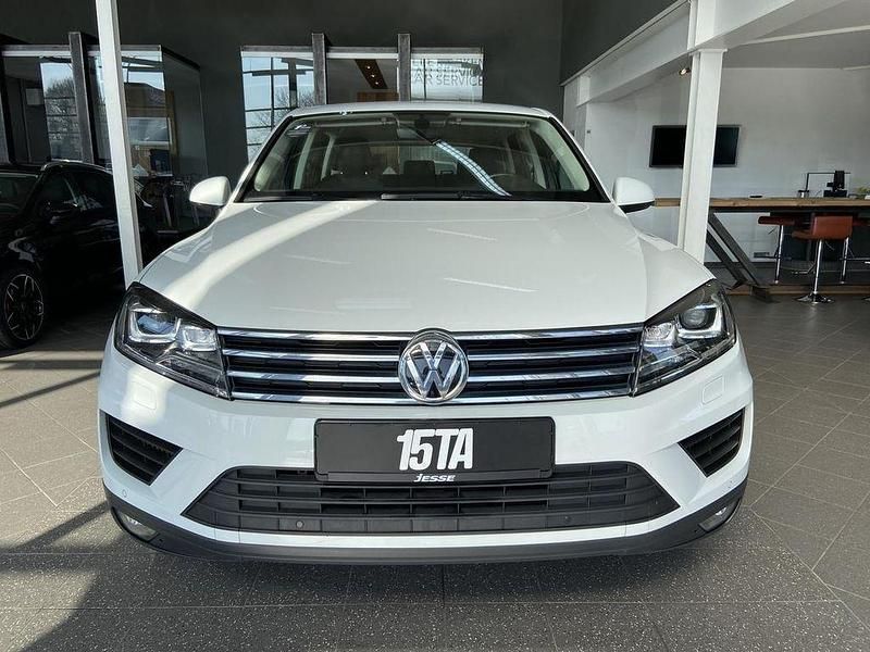 Gebraucht VW Touareg 262 PS (192 kW) 2016 Pure white SUV