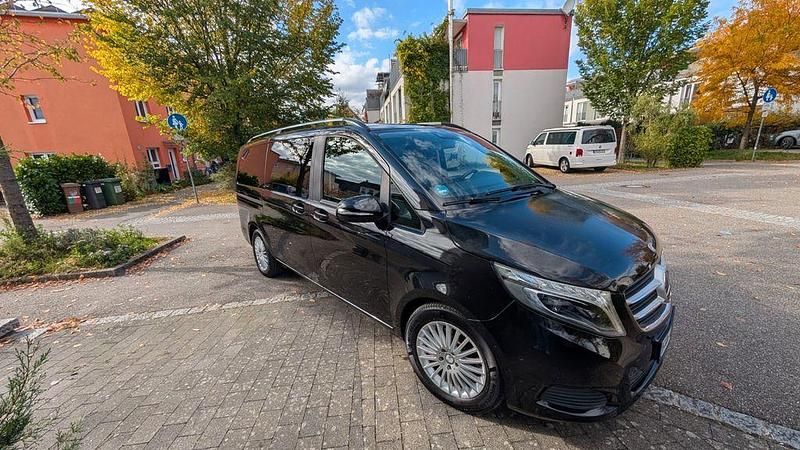 Schwarz Gebraucht 2014 Mercedes V250 Edition Van / Kleinbus | 28.900 € (Guter Preis) - Bild 1/4