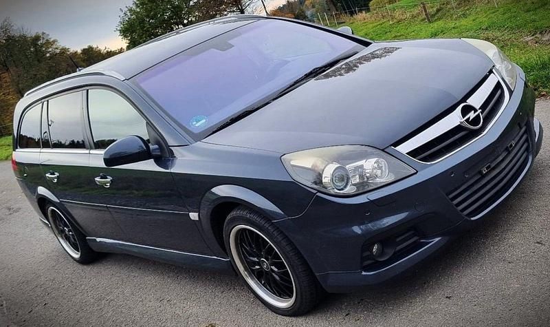 Blau Gebraucht 2009 Opel Vectra Kombi | 2.690 € (Etwas zu teuer) - Bild 1/4