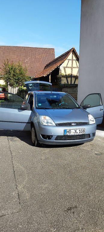 Blau Gebraucht 2006 Ford Fiesta Ambiente Kleinwagen | 2.450 € (Fairer Preis) - Bild 1/4