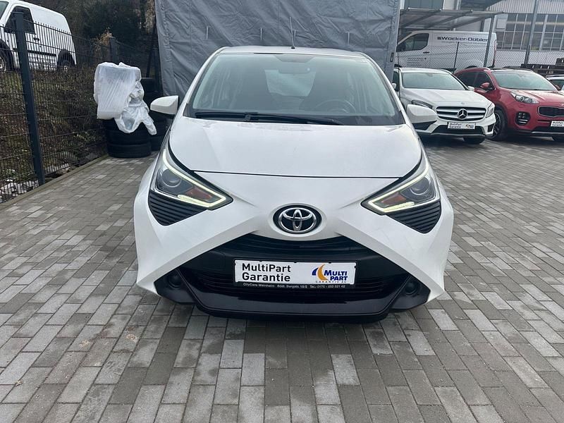 Gebraucht Toyota Aygo X-play 72 PS (52 kW) 2020 Weiß Kleinwagen