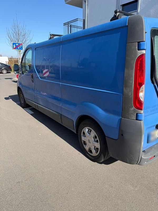 Second-hand Renault Trafic 2007 Albastru Monovolum