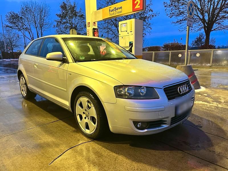 Silber Gebraucht 2004 Audi A3 Kleinwagen | 800 € (Superpreis) - Bild 1/4