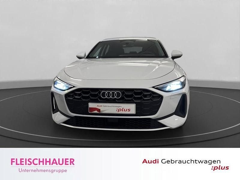 Second-hand Audi A5 Sport 204 CP (150 kW) 2025 Alb Berlinǎ