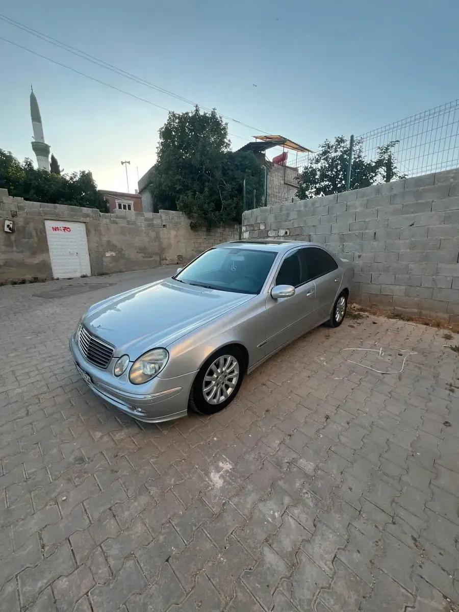 Gebraucht Mercedes E270 Avantgarde 170 PS (125 kW) 2003 Silber Limousine