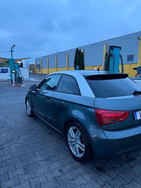 Gebraucht Audi A1 105 PS (77 kW) 2013 Grau Kleinwagen