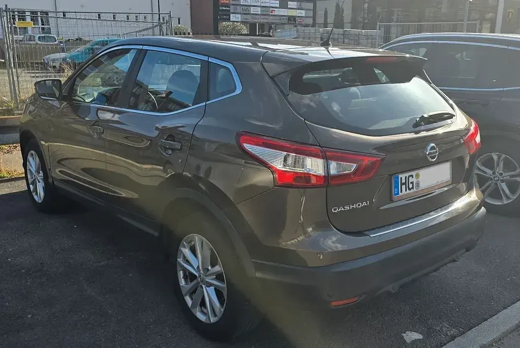 Gebraucht Nissan Qashqai Acenta 131 PS (96 kW) 2016 Braun SUV