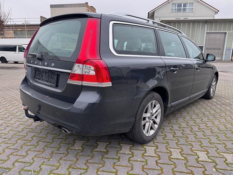 Gebraucht Volvo V70 Summum 181 PS (133 kW) 2015 Grau Kombi