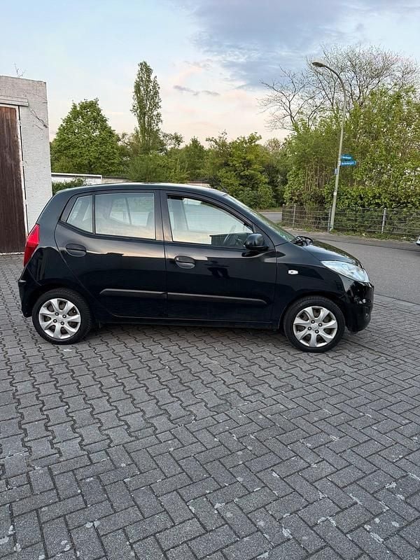 Gebraucht Hyundai i10 69 PS (50 kW) 2011 Schwarz Kleinwagen