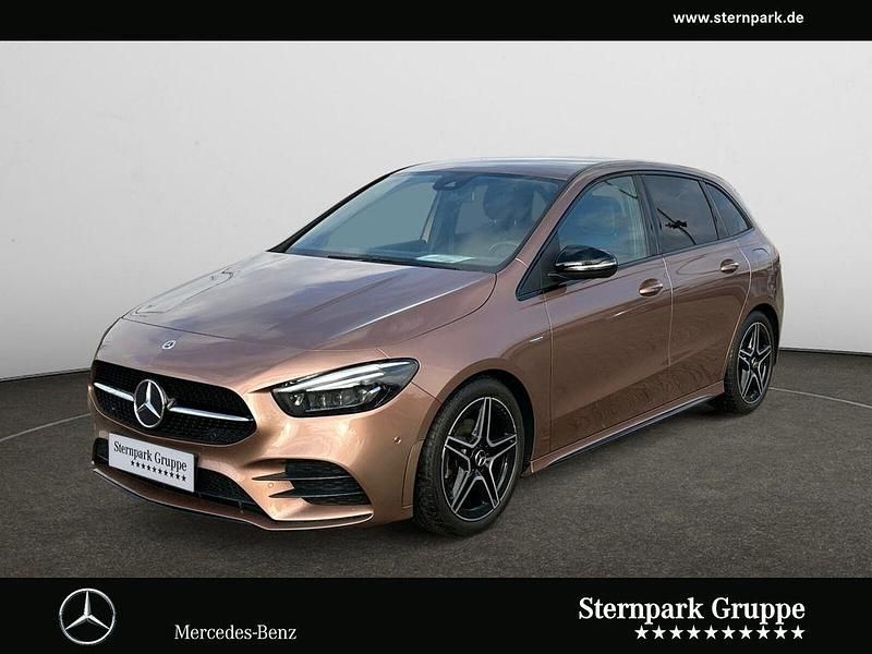 Gold Gebraucht 2021 Mercedes 180 AMG Limousine | 26.690 € (Fairer Preis) - Bild 1/4
