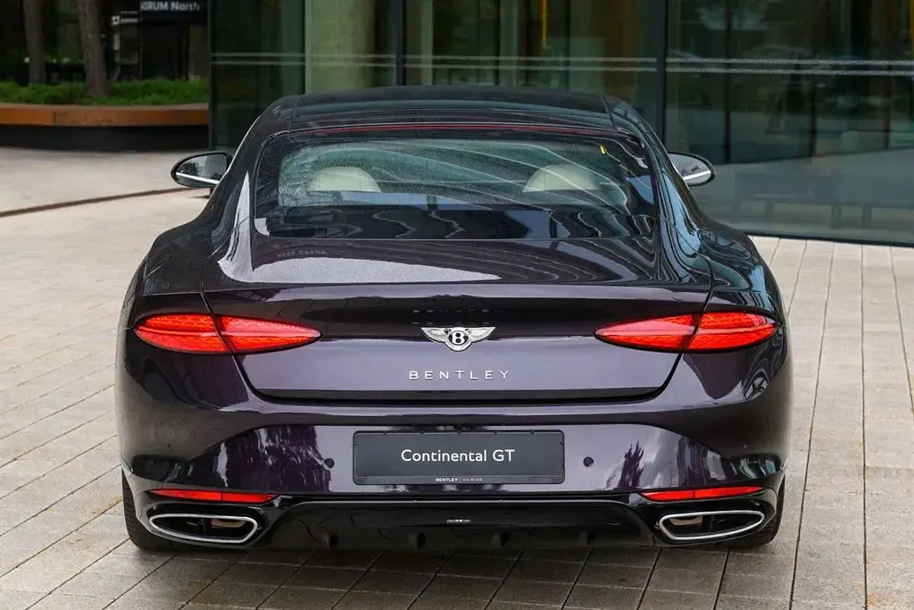 Neu Bentley Continental 680 PS (500 kW) 2026 Violett