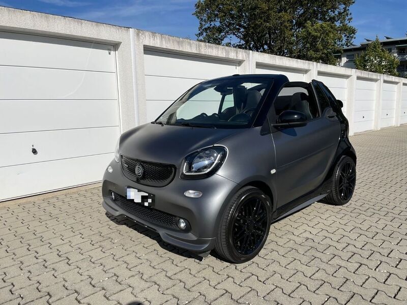 Grau Gebraucht 2017 Smart ForTwo Cabrio Brabus Xclusive Cabrio | 22.400 € (Fairer Preis) - Bild 1/4