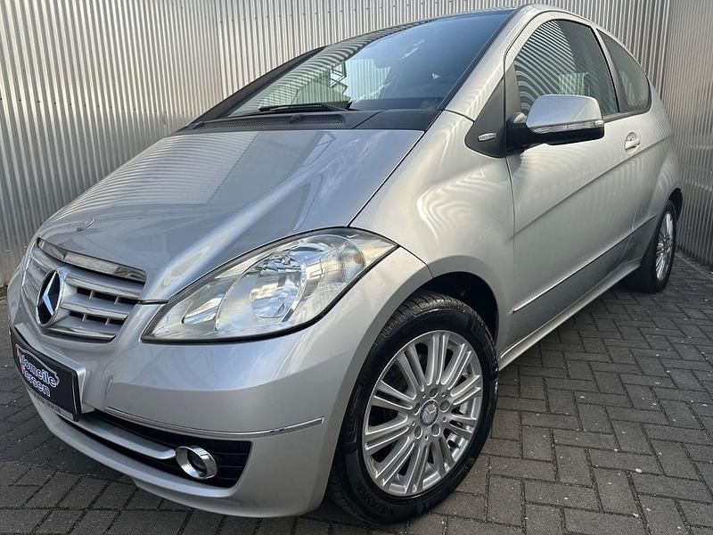 Silber Gebraucht 2010 Mercedes A160 Elegance Limousine | 3.990 € (Fairer Preis) - Bild 1/4