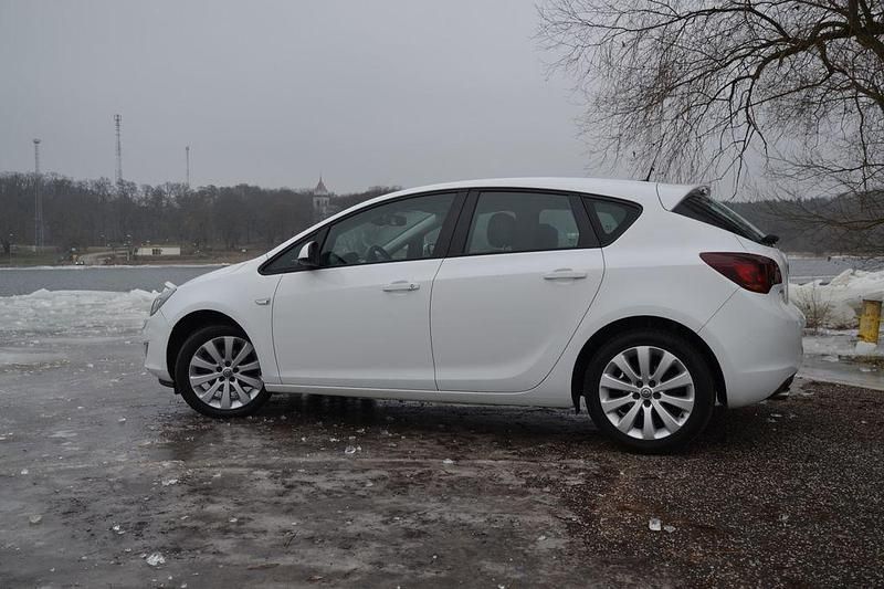 Gebraucht Opel Astra Cosmo 140 PS (102 kW) 2010 Weiß Limousine