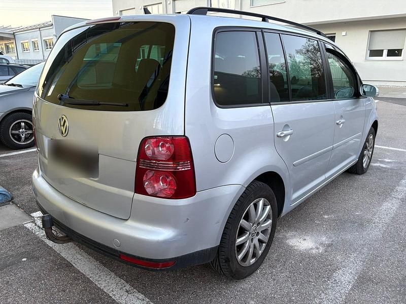 Gebraucht VW Touran 140 PS (102 kW) 2007 Silber Van / Kleinbus
