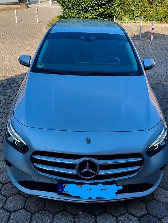 Silber Gebraucht 2021 Mercedes B200 Van / Kleinbus | 22.450 € (Guter Preis) - Bild 1/4