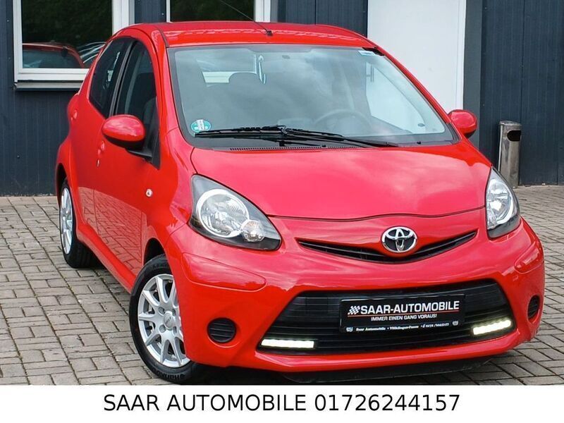 Rot Gebraucht 2014 Toyota Aygo Cool Kleinwagen | 4.890 € (Fairer Preis) - Bild 1/4