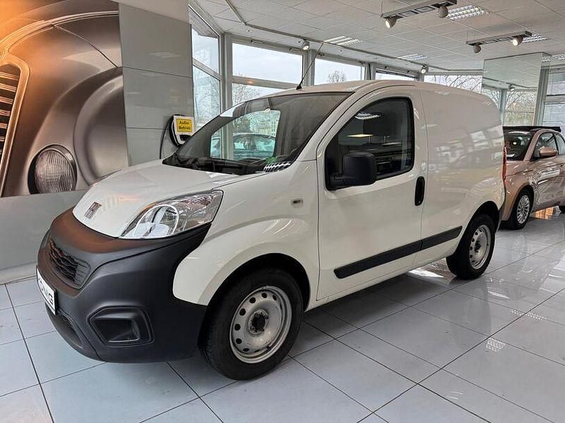 Gebraucht Fiat Fiorino 80 PS (58 kW) 2023 Weiß Van / Kleinbus