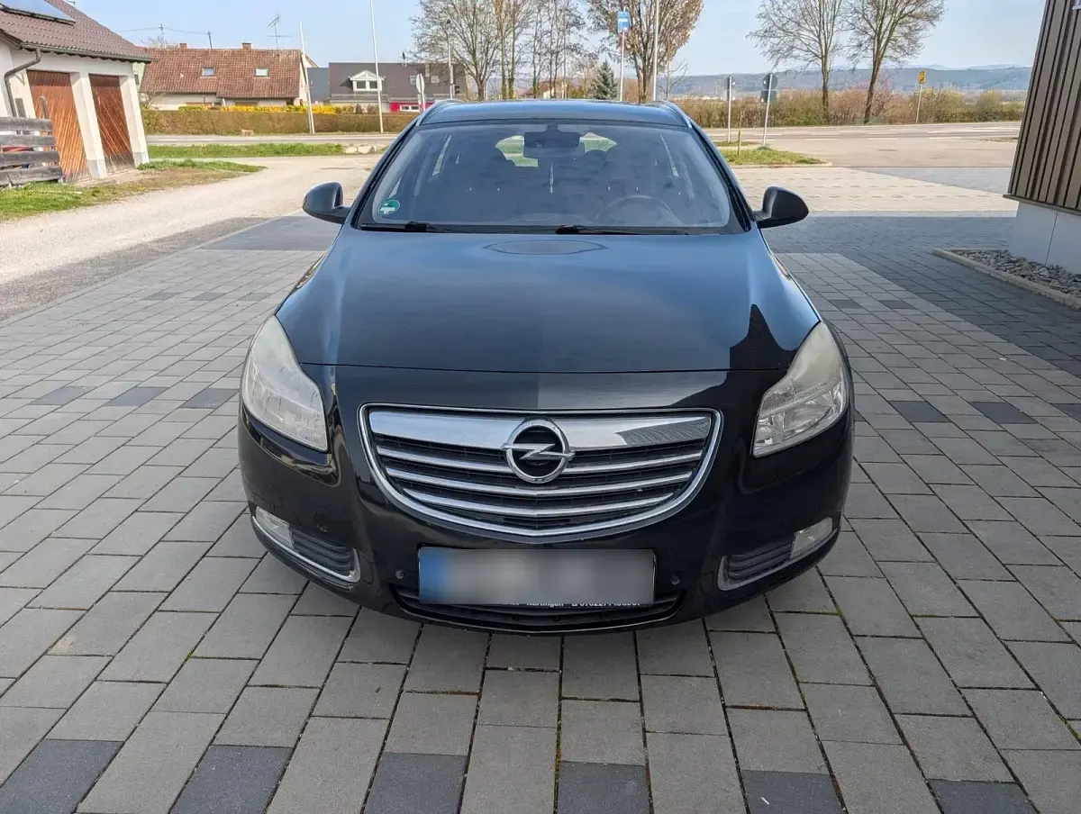 Gebraucht Opel Insignia 160 PS (117 kW) 2010 Schwarz Kombi