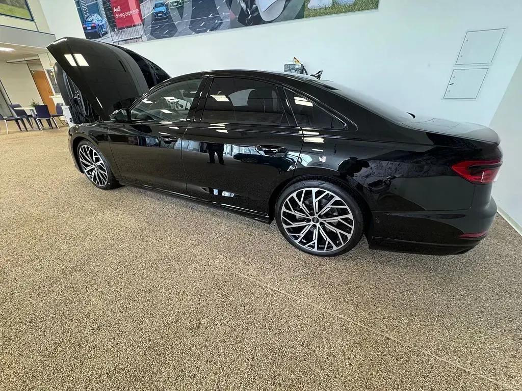 Gebraucht Audi A8 Ambiente 286 PS (210 kW) 2022 Schwarz Limousine