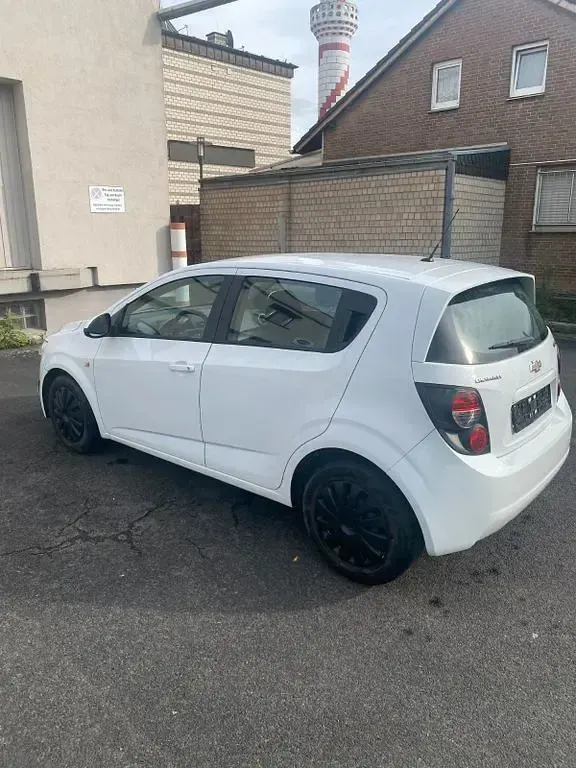 Używany Chevrolet Aveo 86 KM (63 kW) 2011 Biały Sedan/Limuzyna