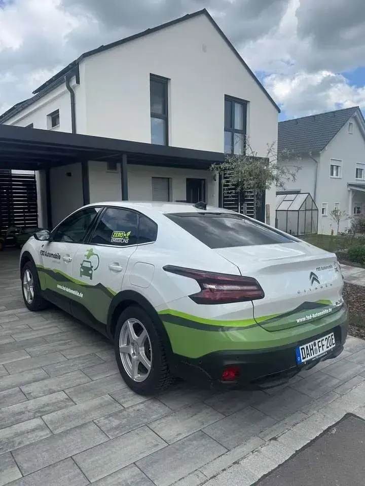 Gebraucht Citroën e-C4 Shine 100 kW (136 PS) 2025 Weiß Limousine