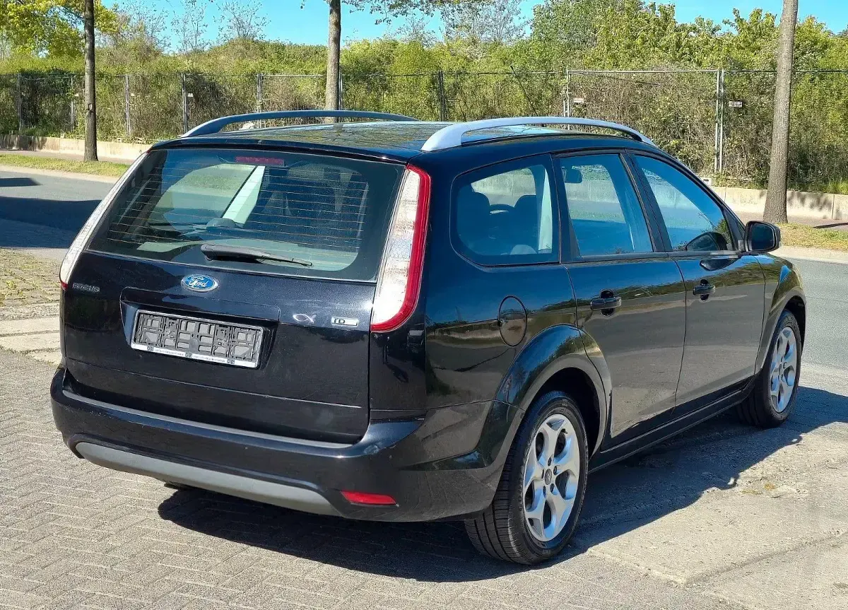 Gebraucht Ford Focus Style 109 PS (80 kW) 2009 Schwarz Limousine