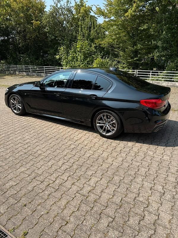 Schwarz Gebraucht 2019 BMW 520 M Sport Limousine | 23.000 € (Superpreis) - Bild 1/4