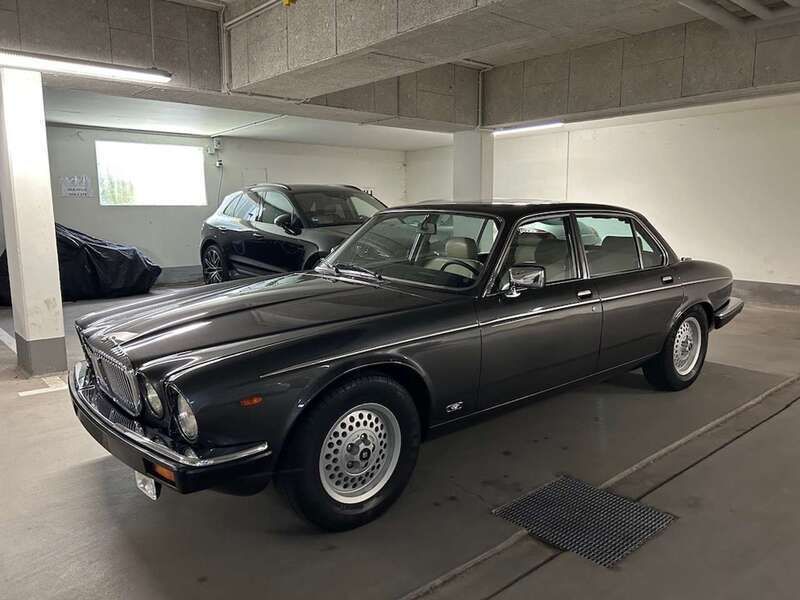 Grau Gebraucht 1986 Jaguar XJ12 Limousine | 19.850 € - Bild 1/4