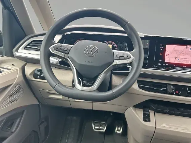 Gebraucht VW Multivan Life 150 PS (110 kW) 2026 Blau Van / Kleinbus