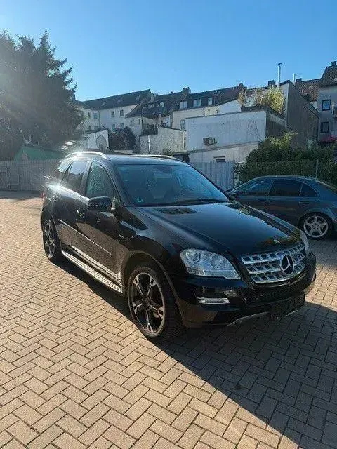 Gebraucht Mercedes ML300 Sport 204 PS (150 kW) 2010 Schwarz SUV
