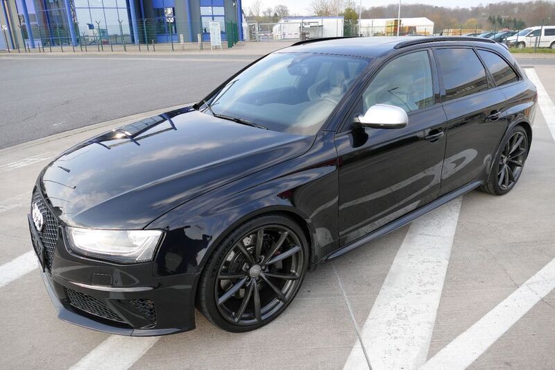 Schwarz metallic Gebraucht 2013 Audi RS4 Sport Kombi | 44.990 € - Bild 1/4